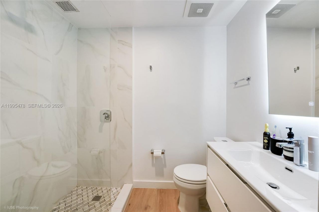 560 Hampton Ln, Key Biscayne, FL 33149 Photo