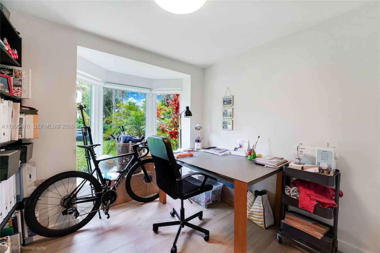 560 Hampton Ln, Key Biscayne, FL 33149 Photo