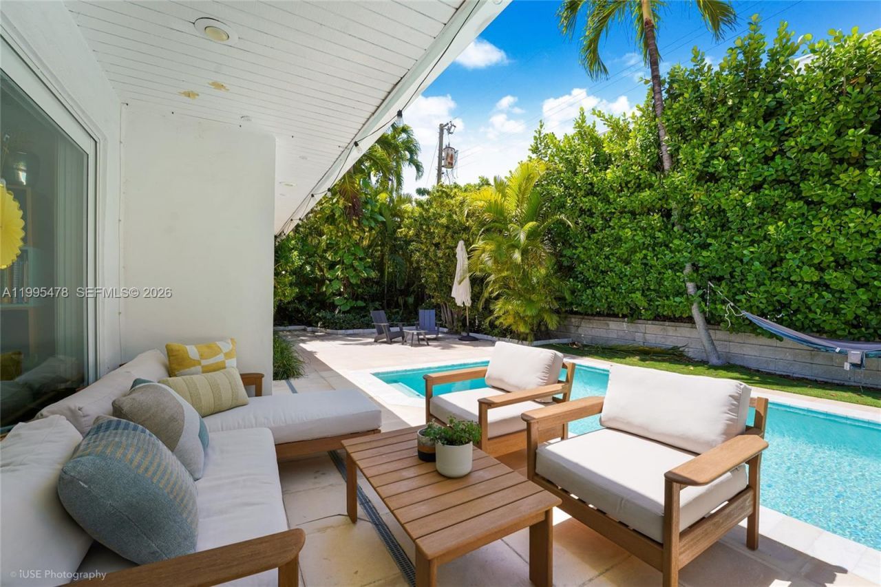 560 Hampton Ln, Key Biscayne, FL 33149 Photo