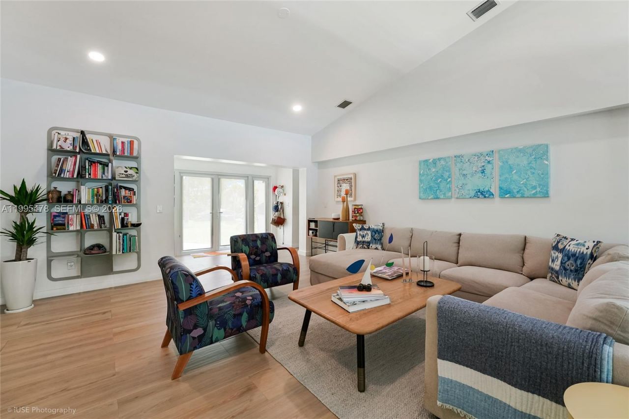 560 Hampton Ln, Key Biscayne, FL 33149 Photo