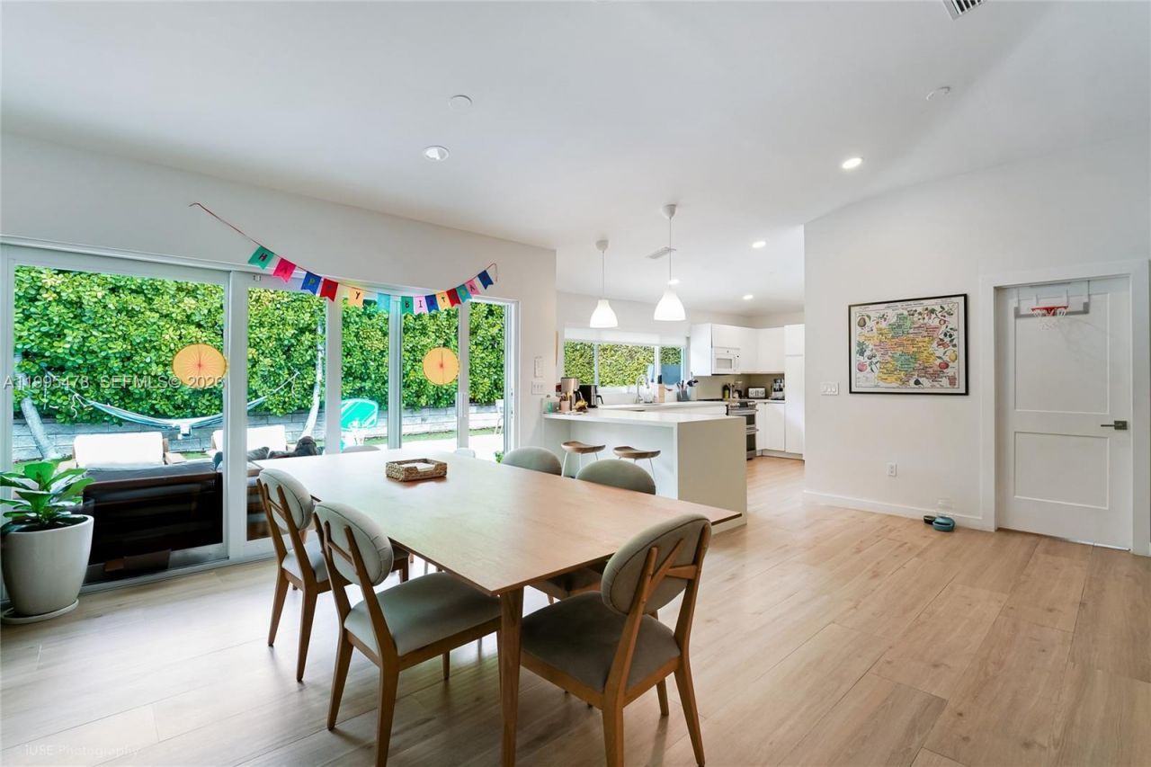 560 Hampton Ln, Key Biscayne, FL 33149 Photo