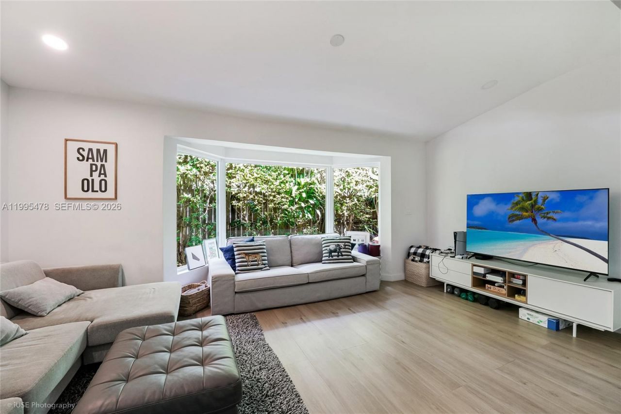 560 Hampton Ln, Key Biscayne, FL 33149 Photo