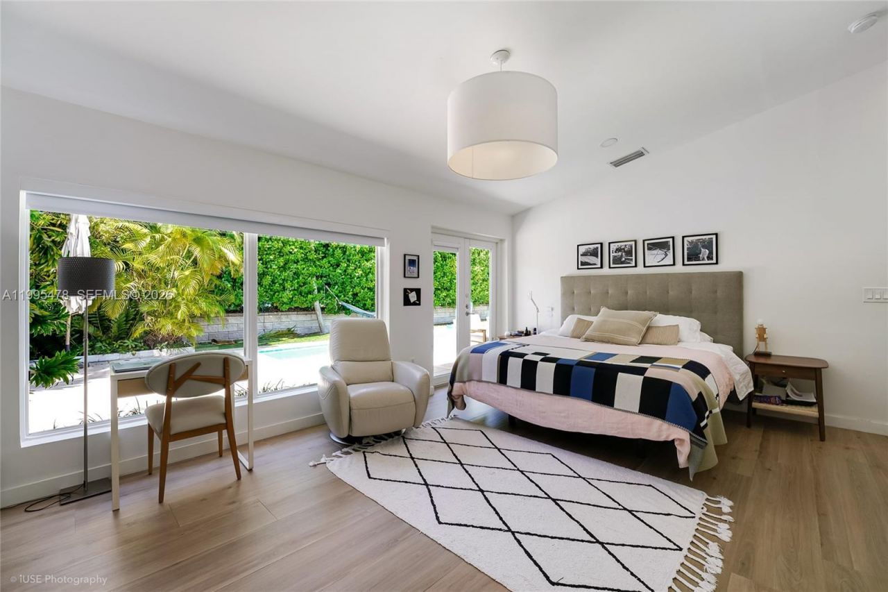 560 Hampton Ln, Key Biscayne, FL 33149 Photo