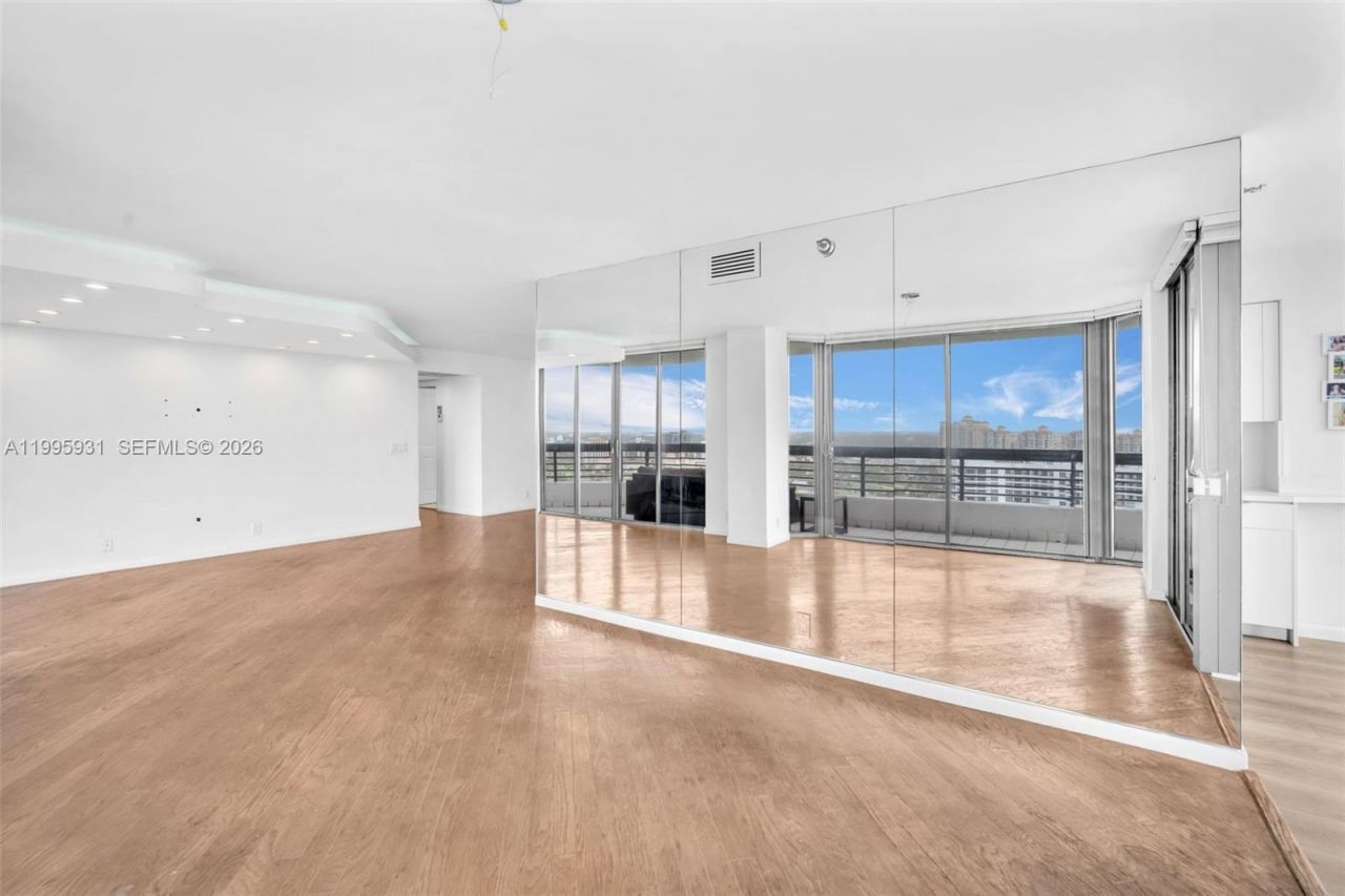 3500 Mystic Pointe Dr, Unit 3001, Aventura, FL 33180 Photo