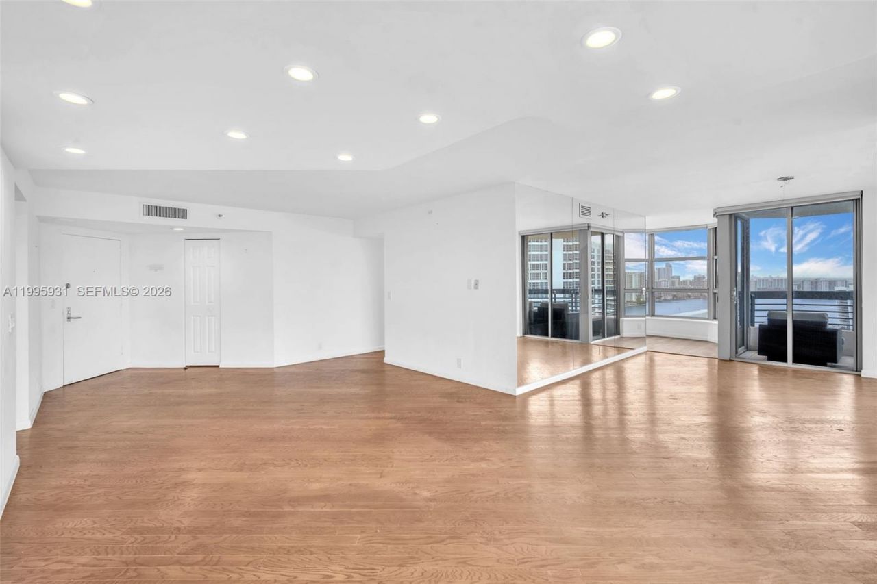 3500 Mystic Pointe Dr, Unit 3001, Aventura, FL 33180 Photo