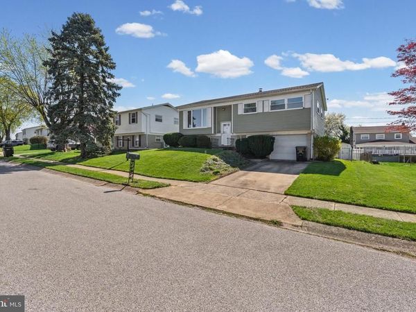982 MARBROOK LANE, YORK, PA 17404
