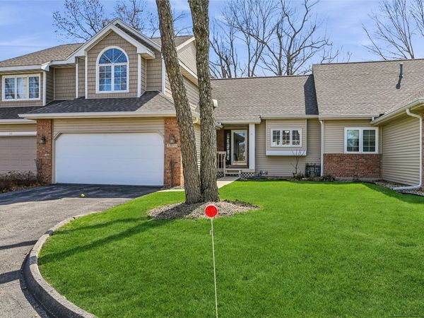 3315 Riverpointe Circle NE, Cedar Rapids, IA 52411