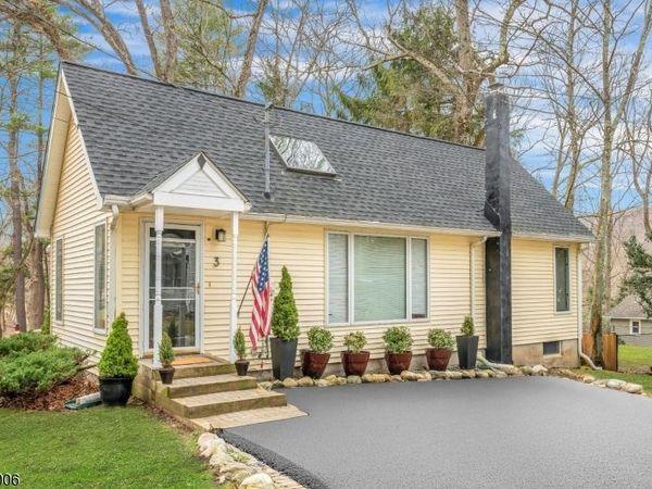 3 Redmans Dr, Jefferson, NJ 07438