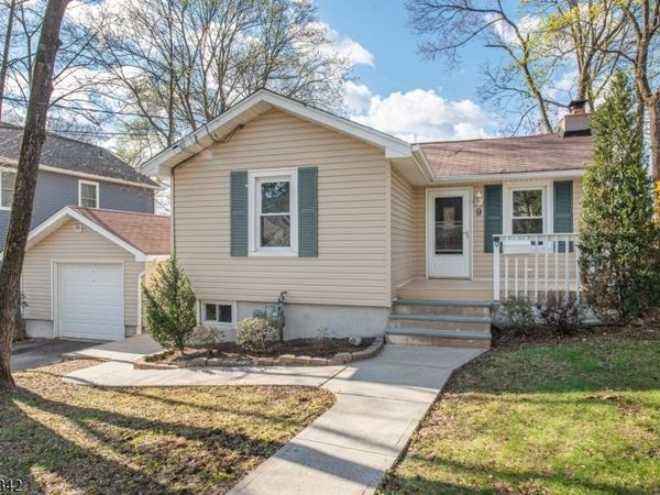9 Roanoke Ave, Parsippany-Troy Hills, NJ 07034