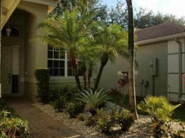 6037 Rossmoor Lakes Court, Boynton Beach, FL 33437