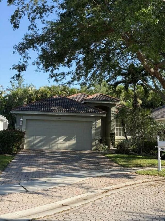 6037 Rossmoor Lakes Court, Boynton Beach, FL 33437 Photo