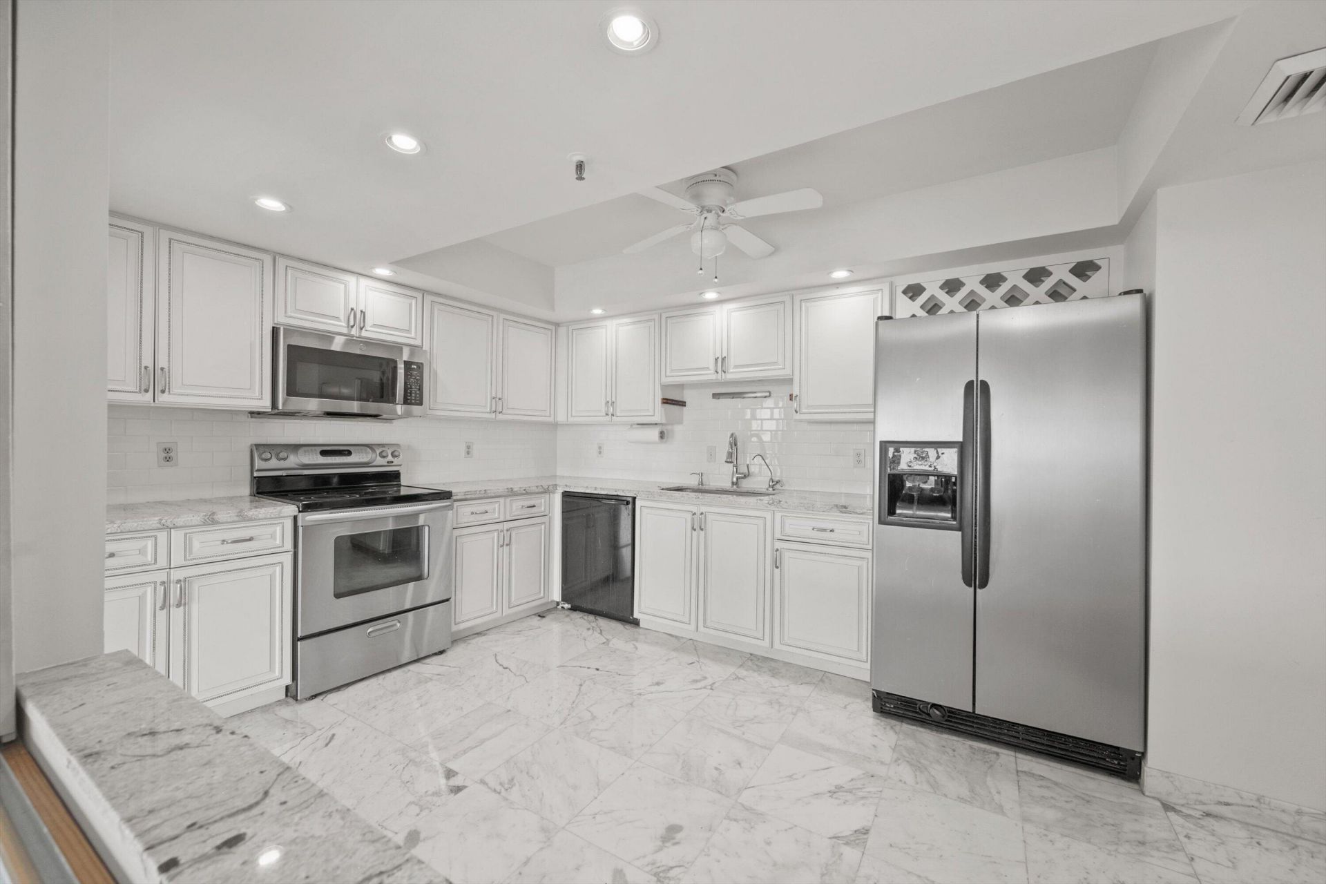 2480 Presidential Way, Unit 704, West Palm Beach, FL 33401 Photo