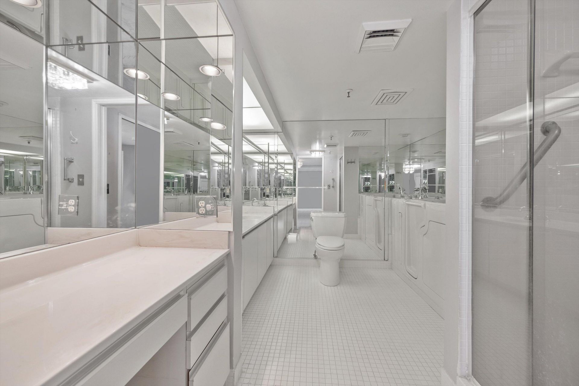 2480 Presidential Way, Unit 704, West Palm Beach, FL 33401 Photo