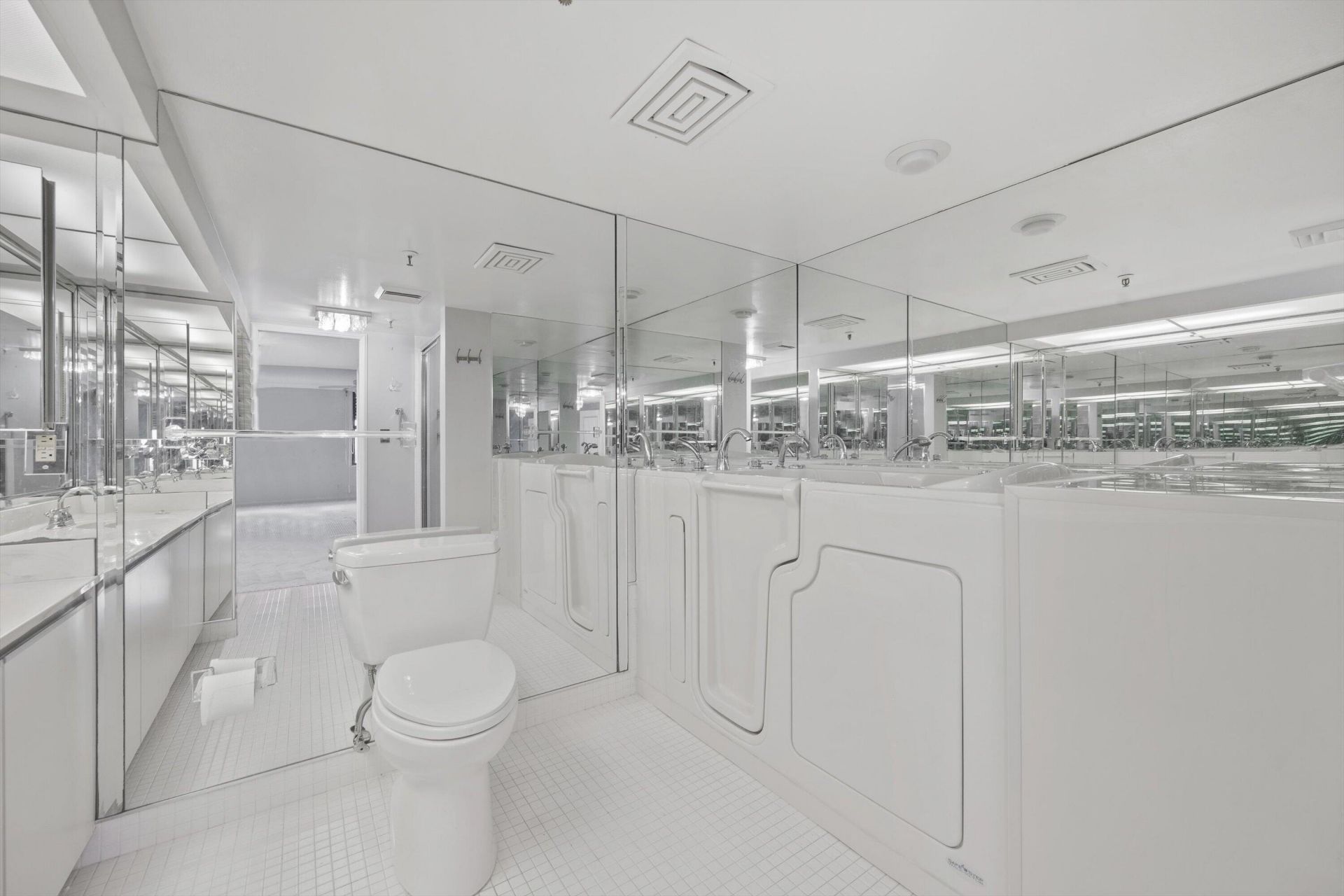 2480 Presidential Way, Unit 704, West Palm Beach, FL 33401 Photo