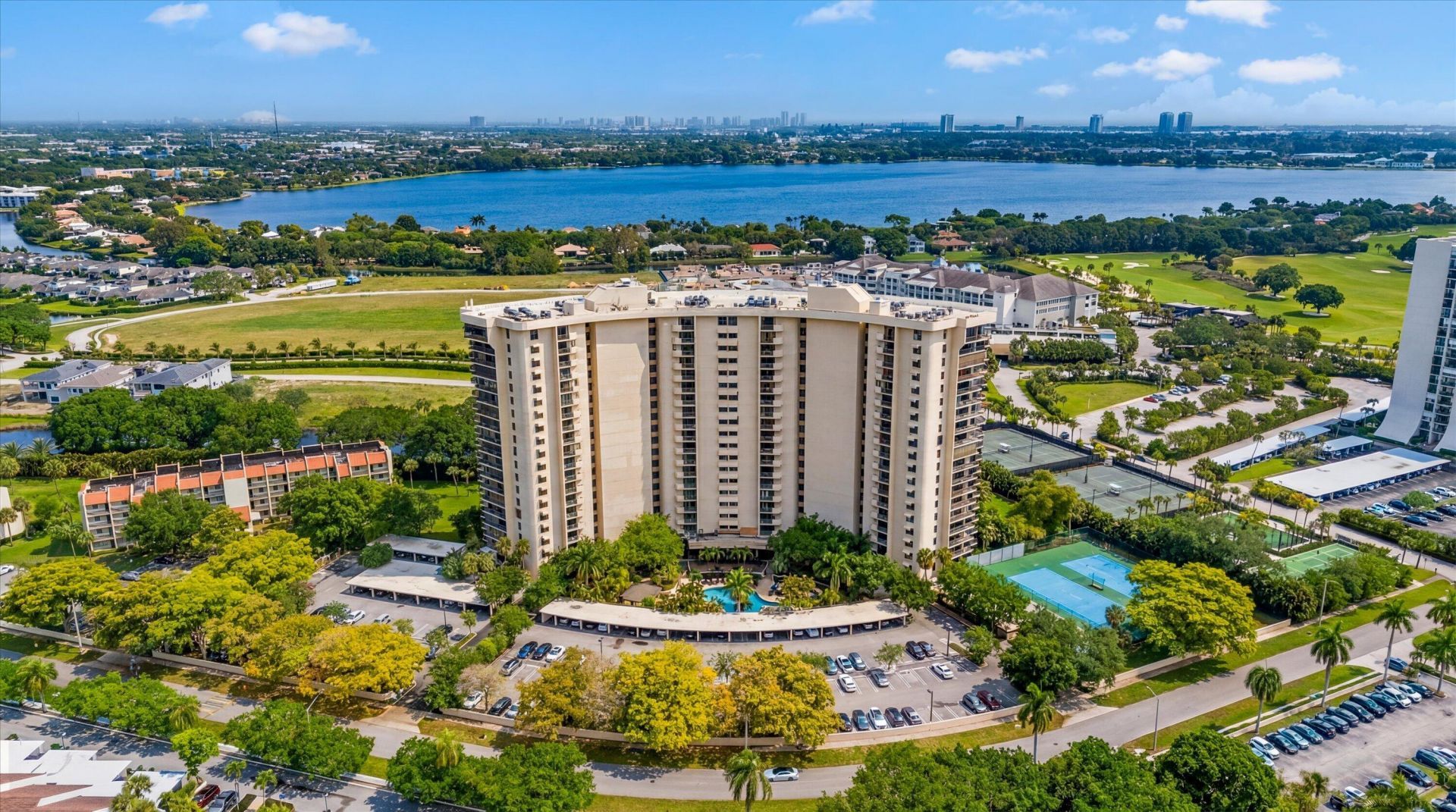 2480 Presidential Way, Unit 704, West Palm Beach, FL 33401 Photo