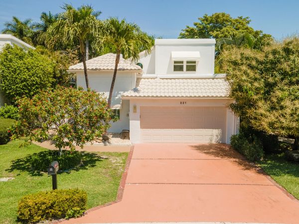 221 Pelican Way, Delray Beach, FL 33483