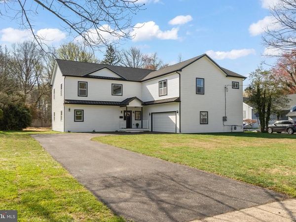 32 WAGON BRIDGE RUN , MOORESTOWN, NJ 08057