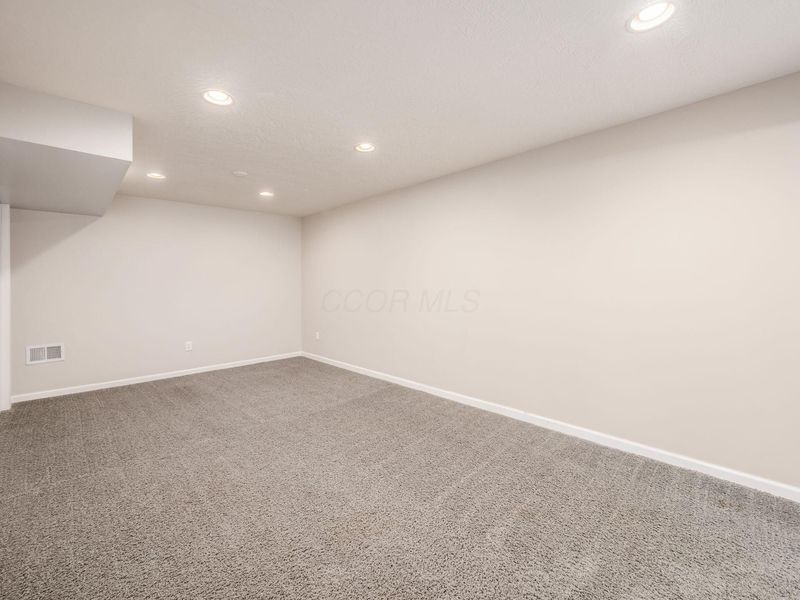 1328 Royal Oak Drive, Lewis Center, OH 43035 Photo 32