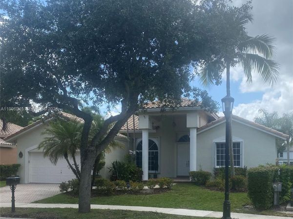 3066 Lakewood Cir, Weston, FL 33332