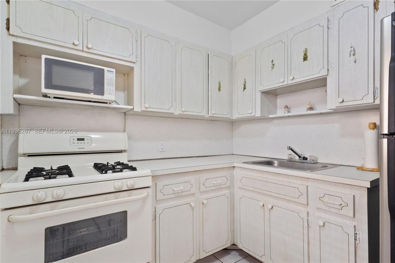 730 Pennsylvania Ave , Unit 210, Miami Beach, FL 33139 Photo