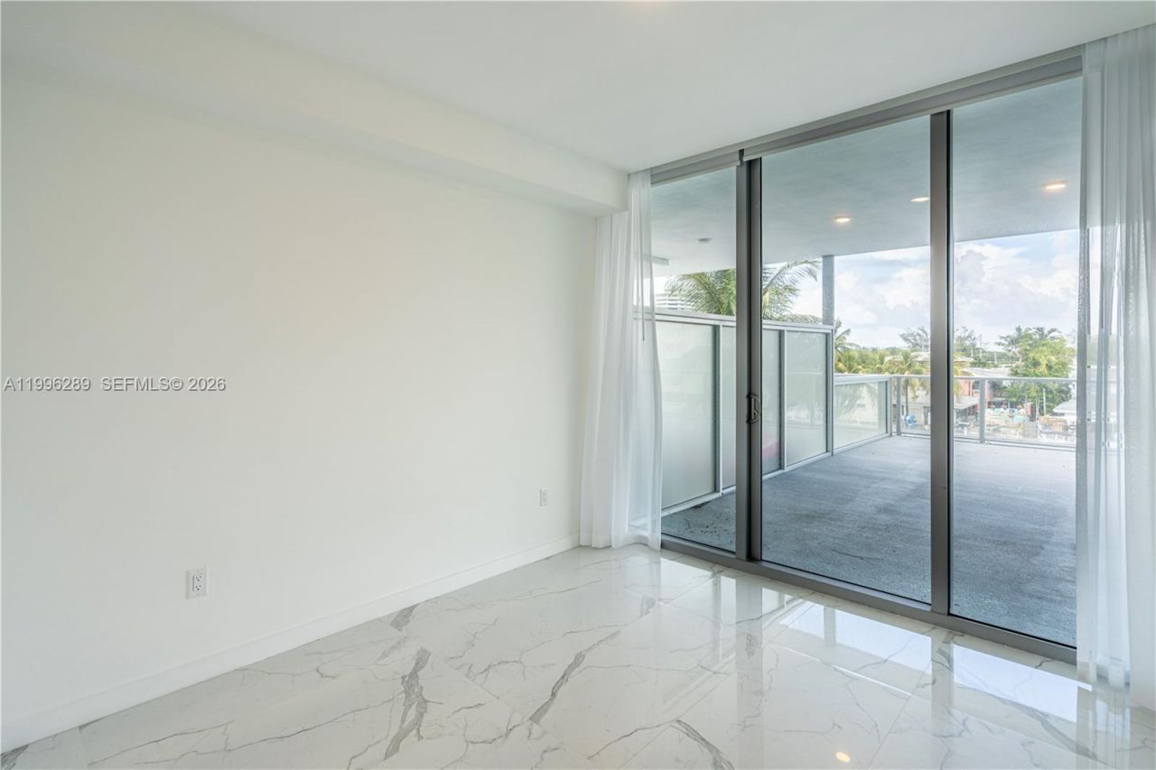 8425 Crespi Blvd, Unit 302, Miami Beach, FL 33141 Photo
