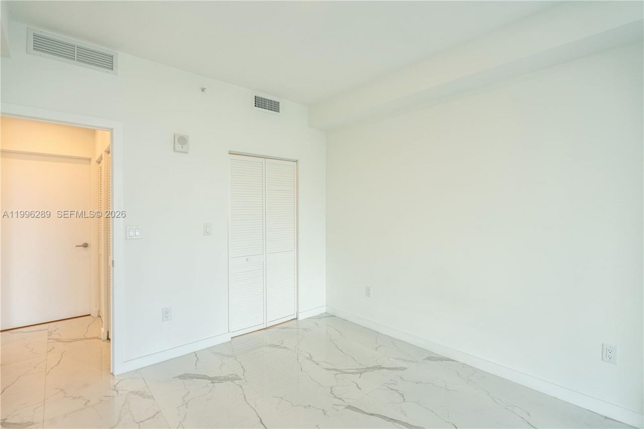 8425 Crespi Blvd, Unit 302, Miami Beach, FL 33141 Photo