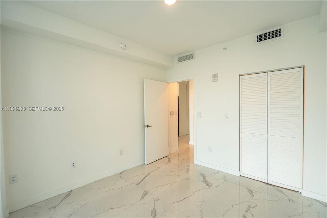 8425 Crespi Blvd, Unit 302, Miami Beach, FL 33141 Photo