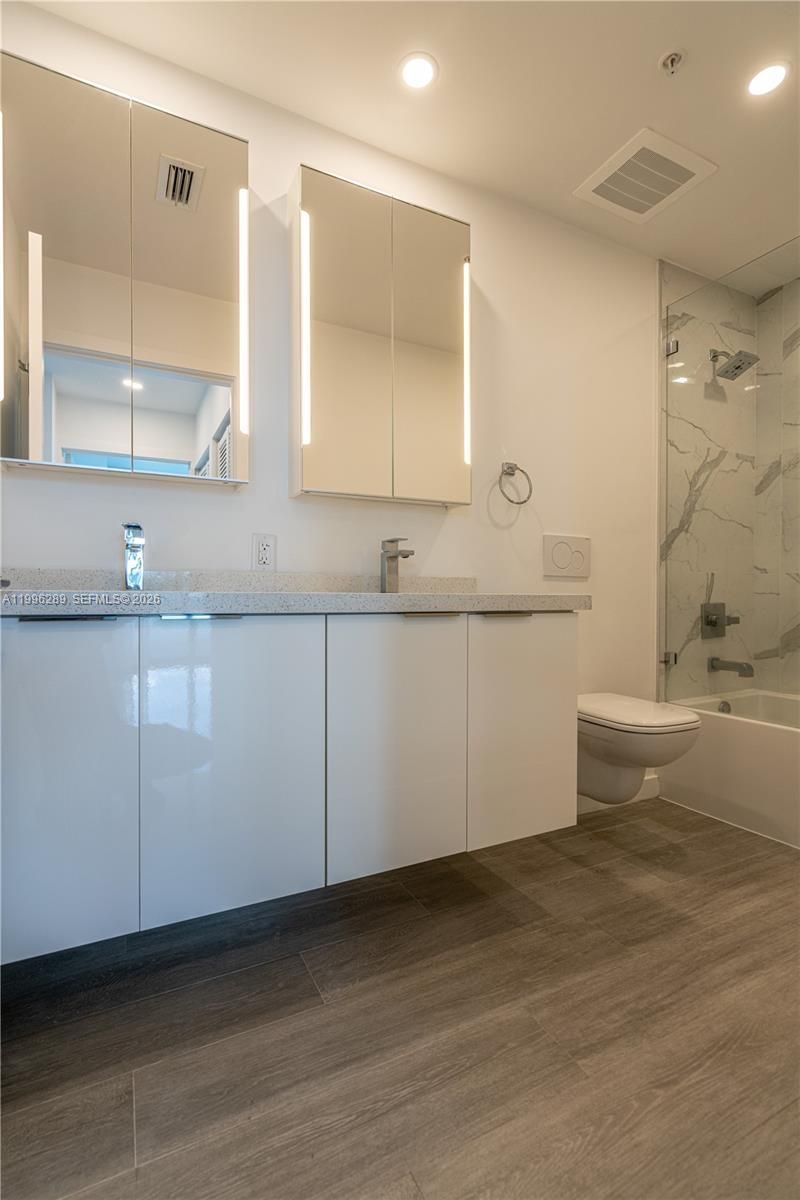 8425 Crespi Blvd, Unit 302, Miami Beach, FL 33141 Photo