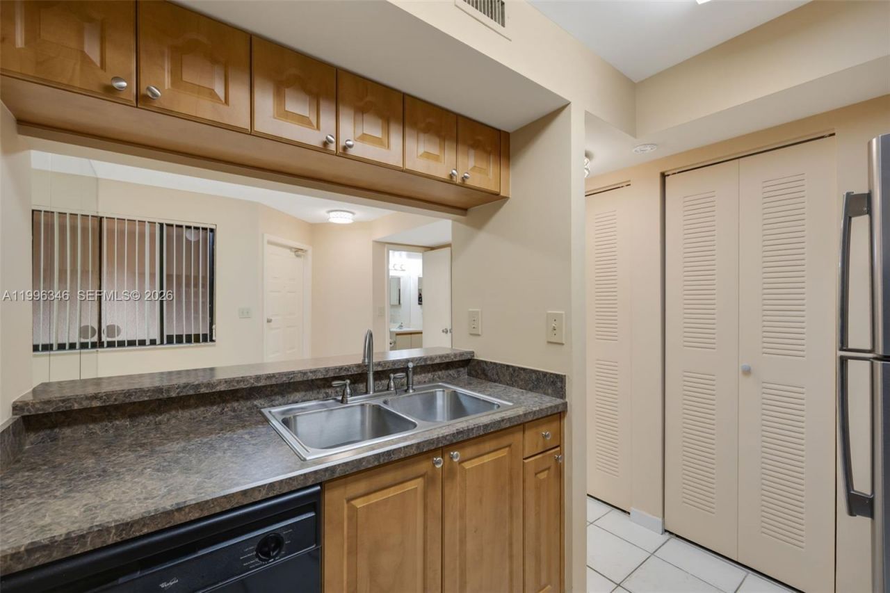 15485 N Miami Lakeway N, Unit 208-2, Miami Lakes, FL 33014 Photo