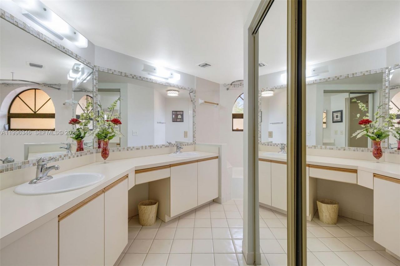 15485 N Miami Lakeway N, Unit 208-2, Miami Lakes, FL 33014 Photo