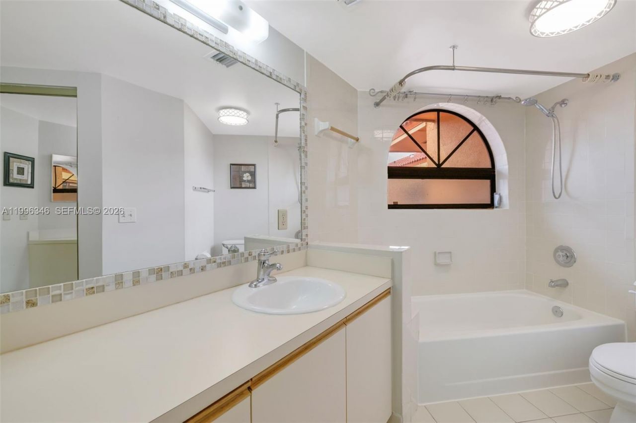 15485 N Miami Lakeway N, Unit 208-2, Miami Lakes, FL 33014 Photo