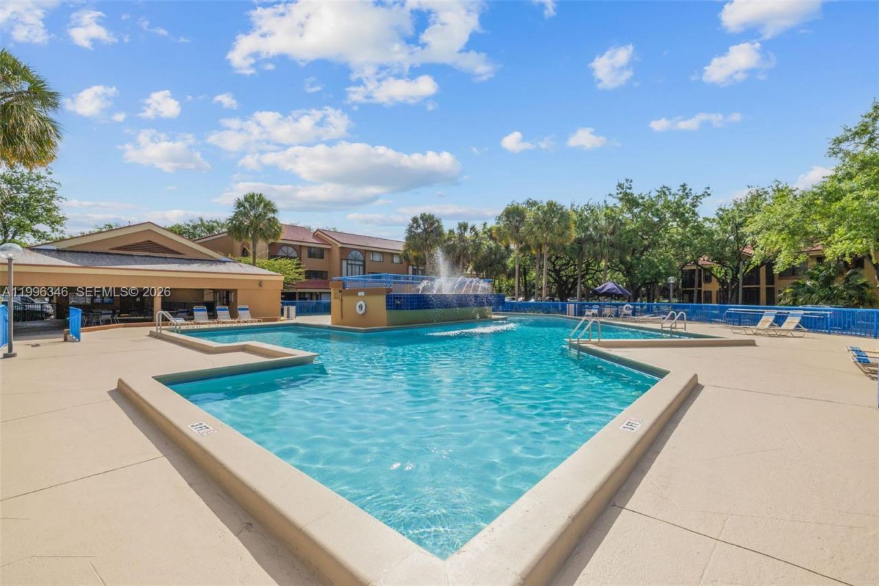 15485 N Miami Lakeway N, Unit 208-2, Miami Lakes, FL 33014 Photo