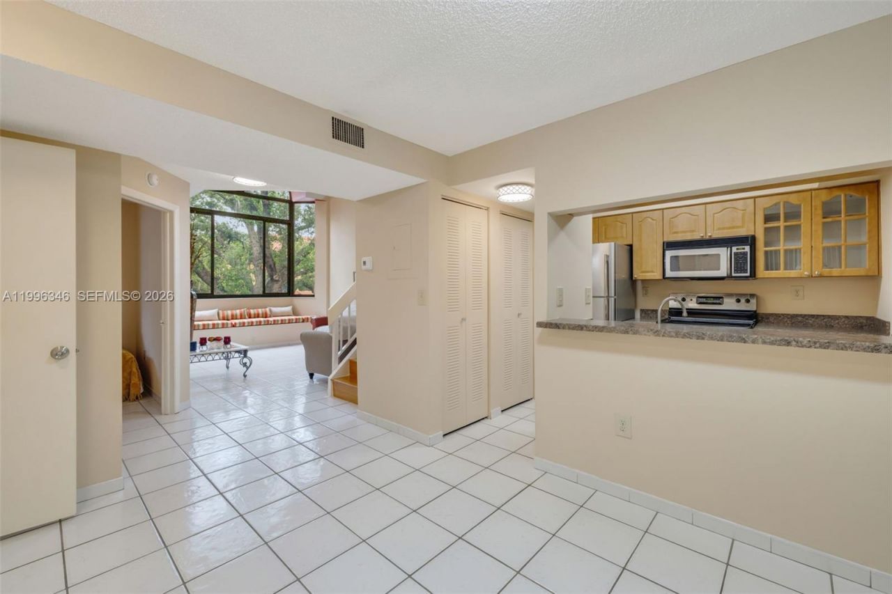 15485 N Miami Lakeway N, Unit 208-2, Miami Lakes, FL 33014 Photo