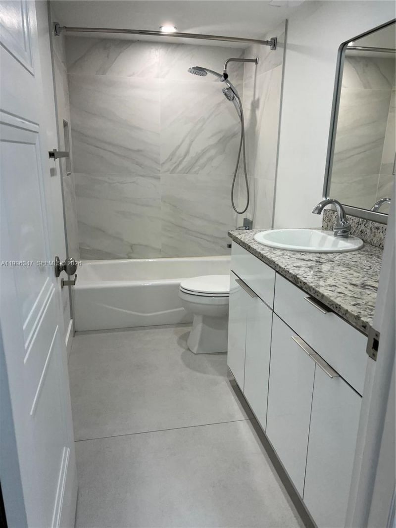 7160 Fairway Dr, Unit J16, Miami Lakes, FL 33014 Photo