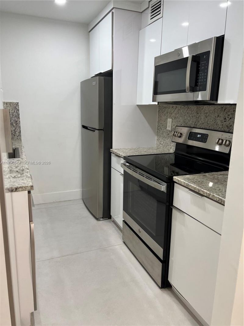 7160 Fairway Dr, Unit J16, Miami Lakes, FL 33014 Photo