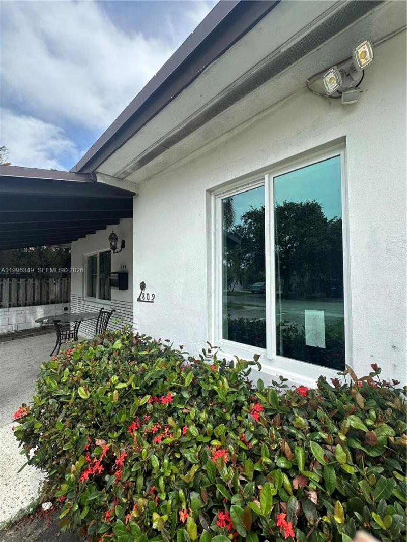 809 NE 2nd St Unit 1-2 , Hallandale Beach, FL 33009 Photo