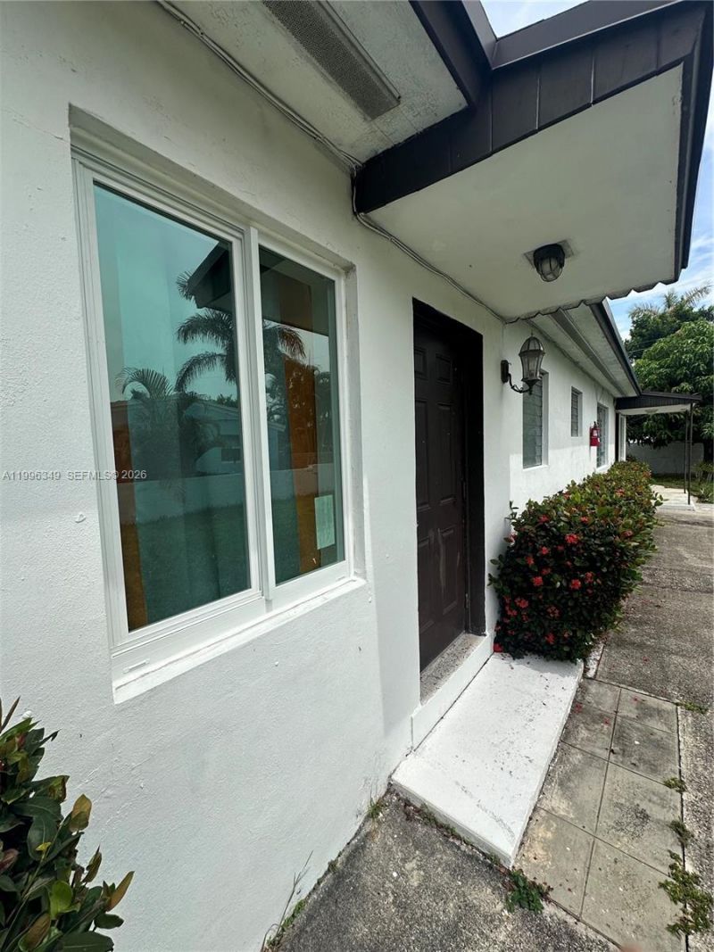 809 NE 2nd St Unit 1-2 , Hallandale Beach, FL 33009 Photo