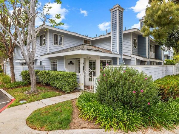 19126 Queensport Lane, Unit D, Huntington Beach, CA 92646