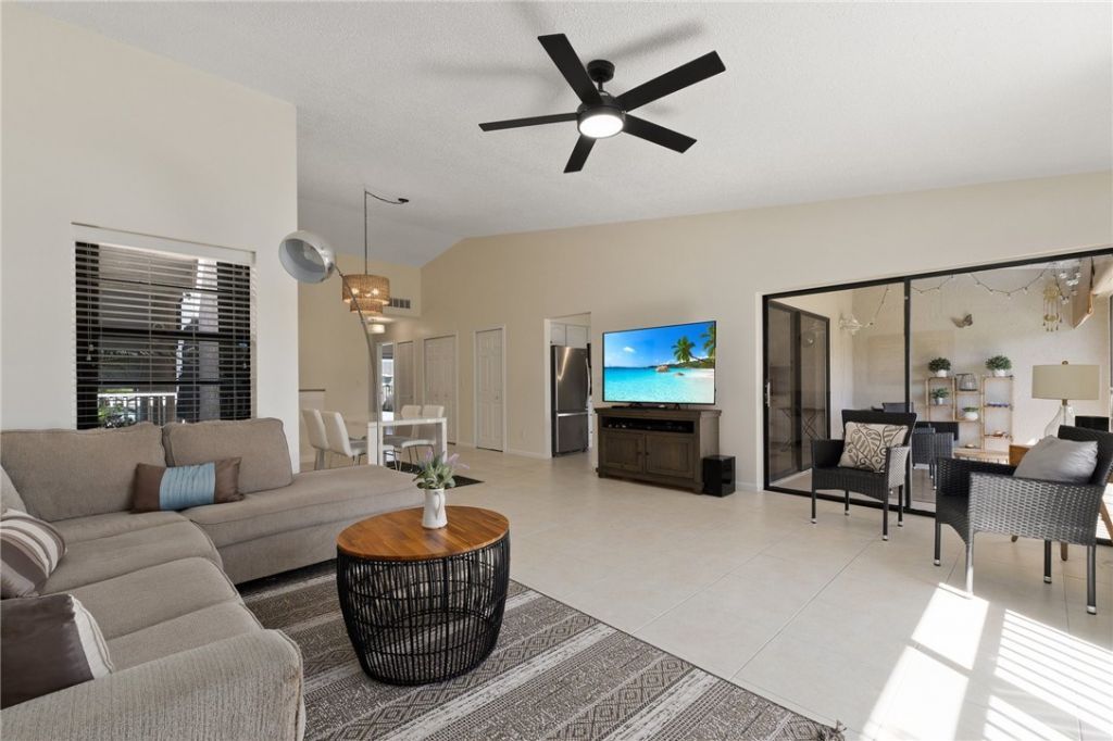 3212 S Lakeview Circle, Unit 10205, Fort Pierce, FL 34949 Photo