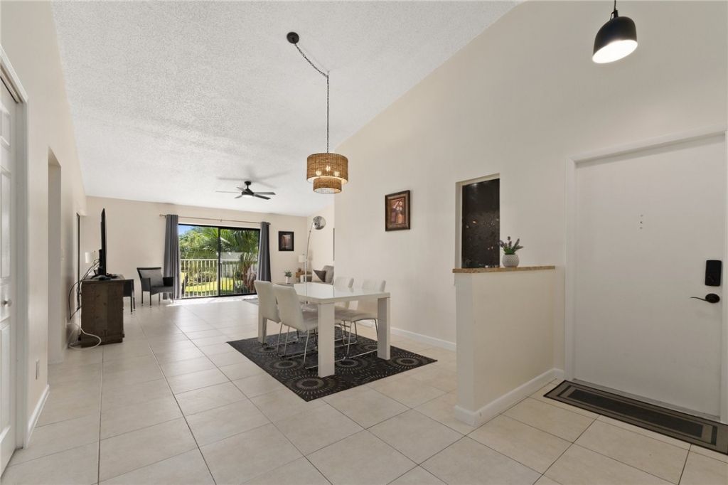 3212 S Lakeview Circle, Unit 10205, Fort Pierce, FL 34949 Photo