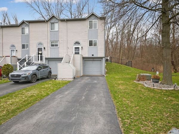 147 Iron Oak Circle , Liverpool, NY 13088