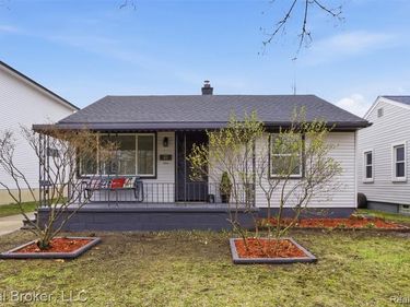 1714 E Hayes Avenue, Hazel Park, MI 48030