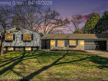 36626 Chatham Court, Clinton Twp, MI 48035