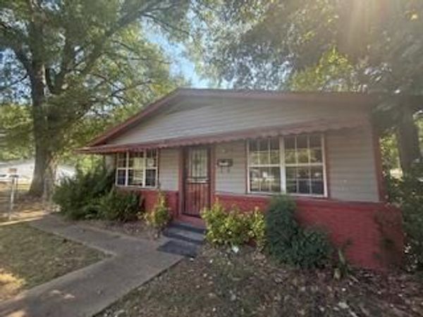 611 3rd Avenue N, Greenwood, MS 38930