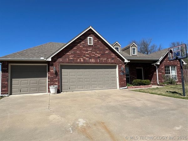 8434 N 76th East Avenue , Owasso, OK 74055