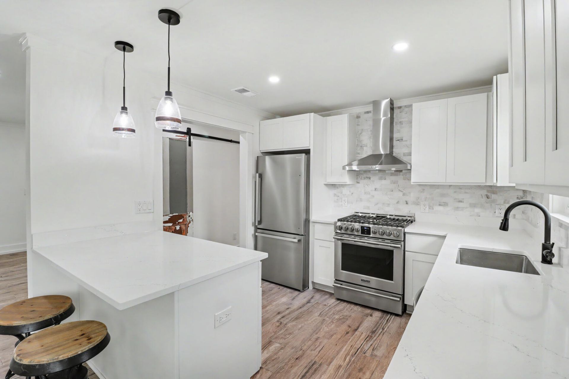 1328 Hermitage Avenue Photo 11