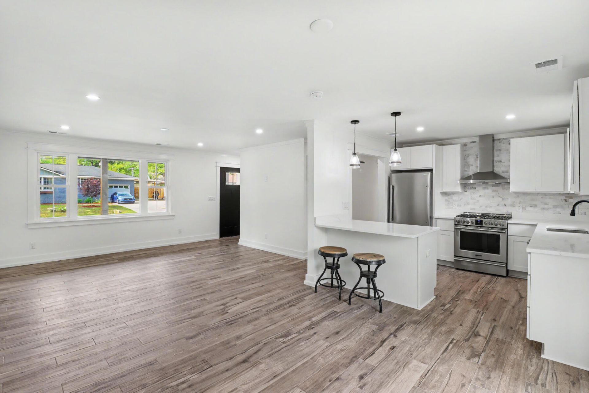 1328 Hermitage Avenue Photo 8