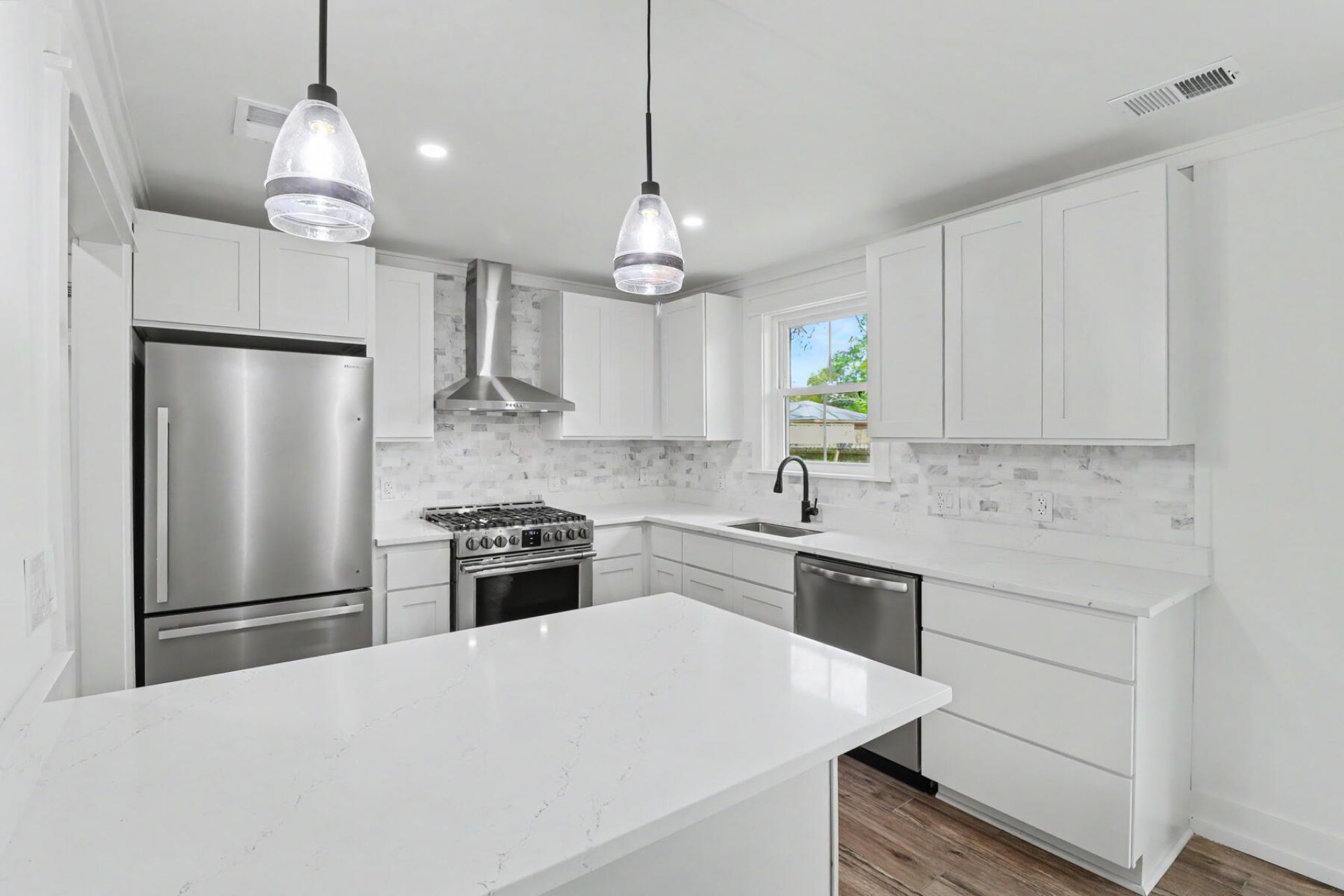 1328 Hermitage Avenue Photo 9