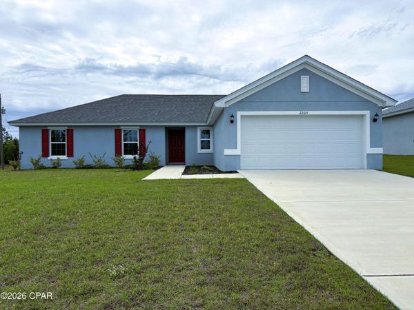 2205 Chase Street , Chipley, FL 32428