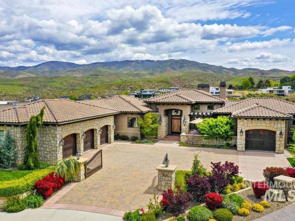 513 E Orion Ct, Boise, ID 83702